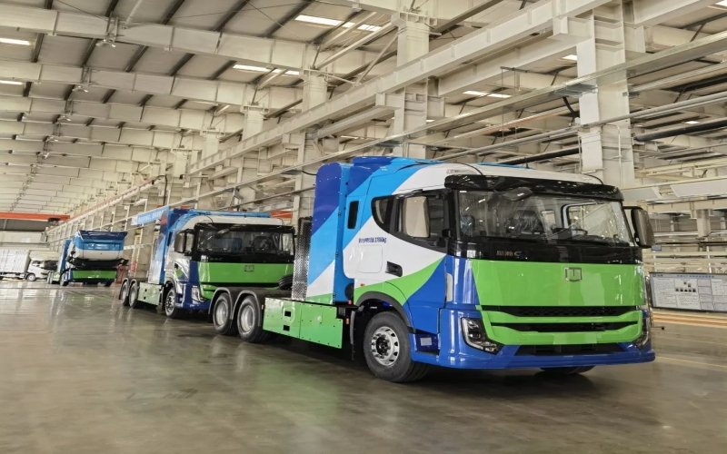 國內(nèi)首批！榮程新能100輛200KW氫能重卡下線