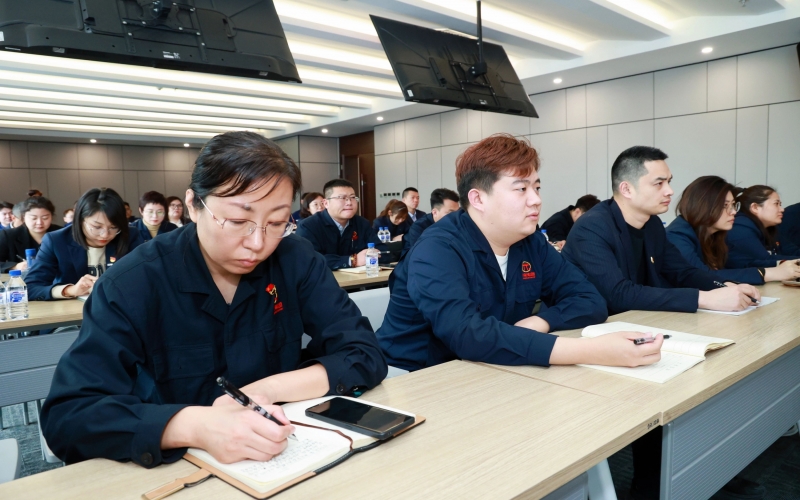 榮程集團(tuán)舉行深入學(xué)習(xí)貫徹民營企業(yè)座談會和全國兩會精神宣講報告會