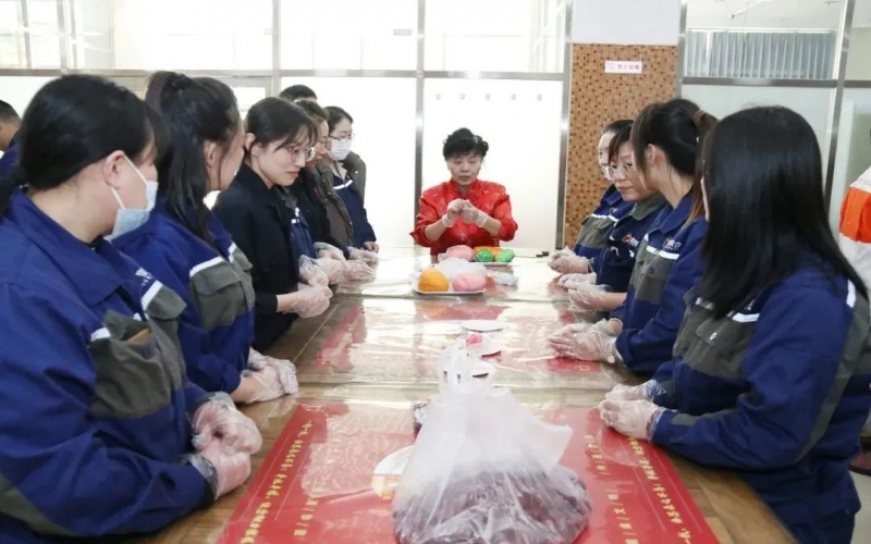 巧手捏面塑 指尖傳非遺！榮程鋼鐵這場(chǎng)活動(dòng)超有趣